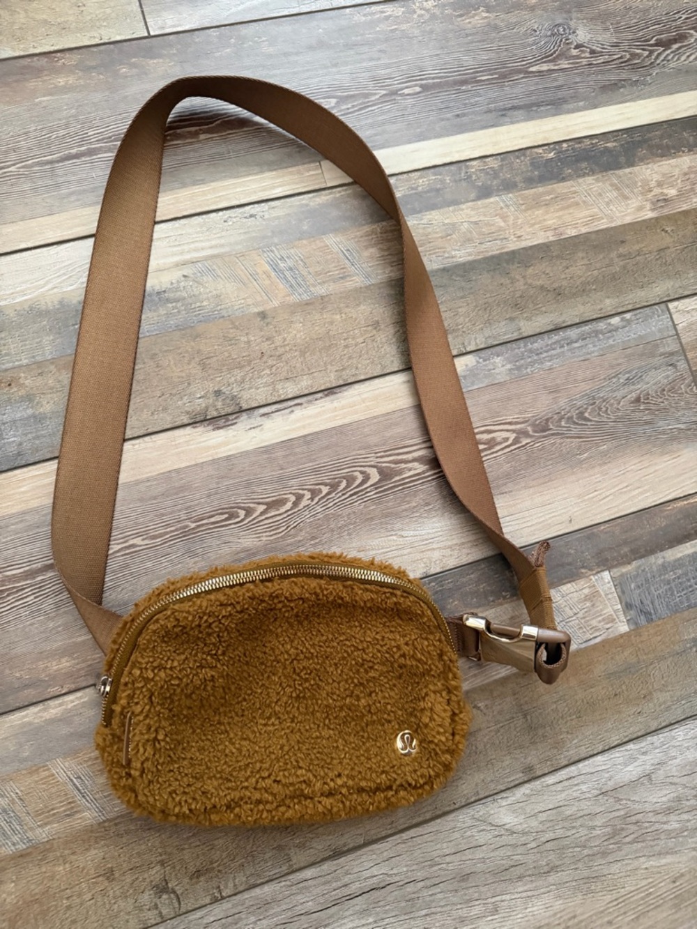 lululemon athletica tan brown sherpa crossbody pouch